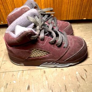 Burgundy Jordan retro 5